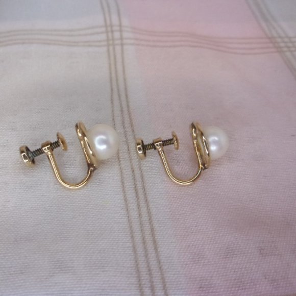 WRE Gold Filled Cultured Pearl Screw Back Earrings - Picture 4 of 7